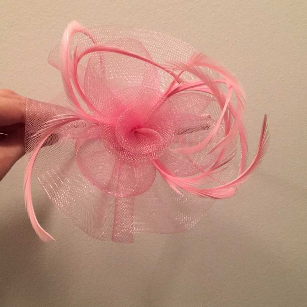 Pink fascinator